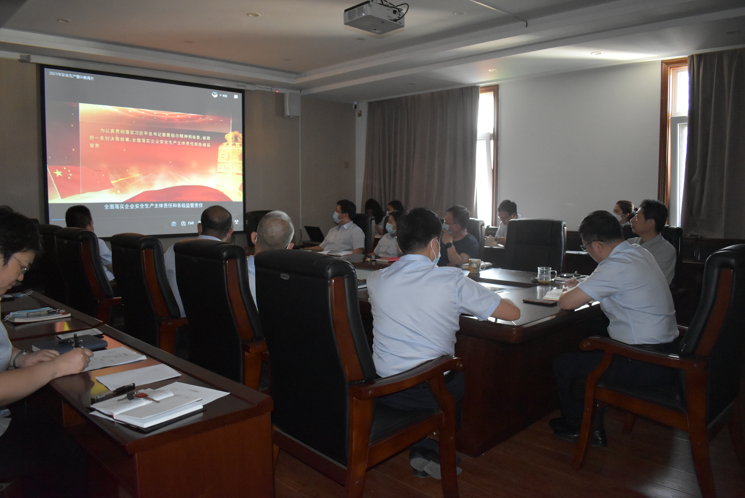 提升警示效果 筑牢安全防線——晶實(shí)置業(yè)組織觀看安全生產(chǎn)警示教育片